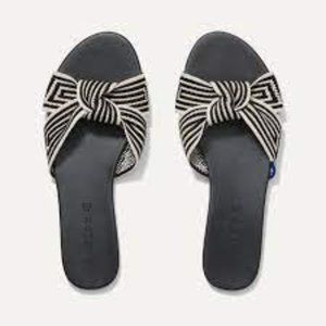 Rothy's Women's Knot Sandal Black and Tan (Hemp)